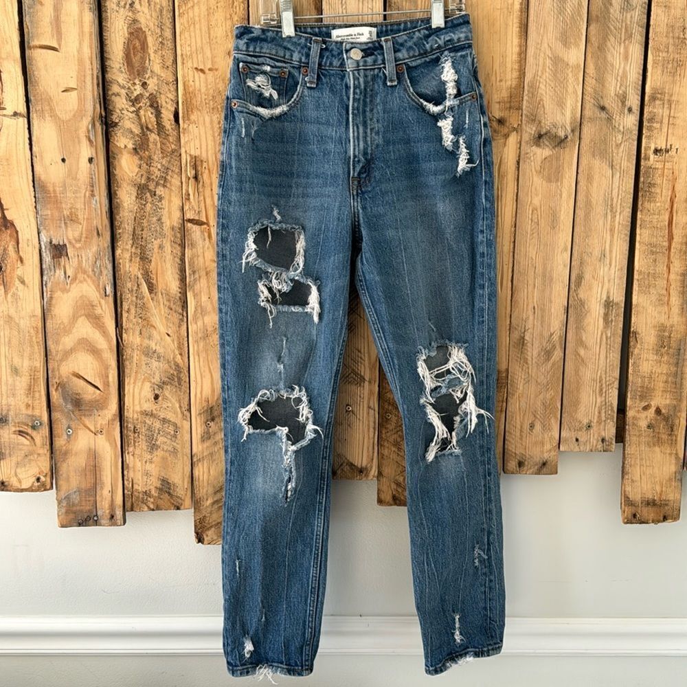 Abercrombie & Fitch Curve Love Distressed High Rise Mom Jeans Size 25 /0 Boho
